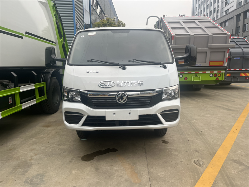4.5方东风途逸压缩式垃圾车